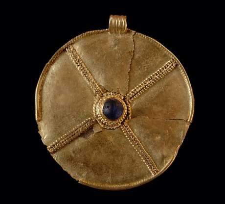Image of Gold pendant